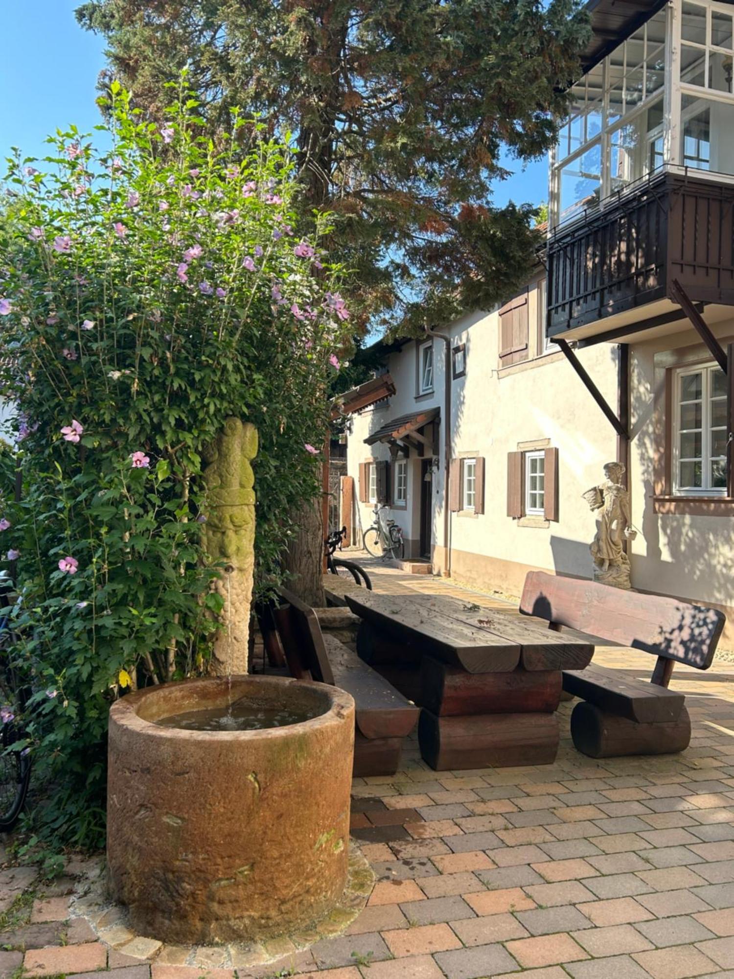 Exklusives Haus, Ruhig Gelegen Im Innenhof, Zentral, Lichtdurchflutet, كارلسروه المظهر الخارجي الصورة